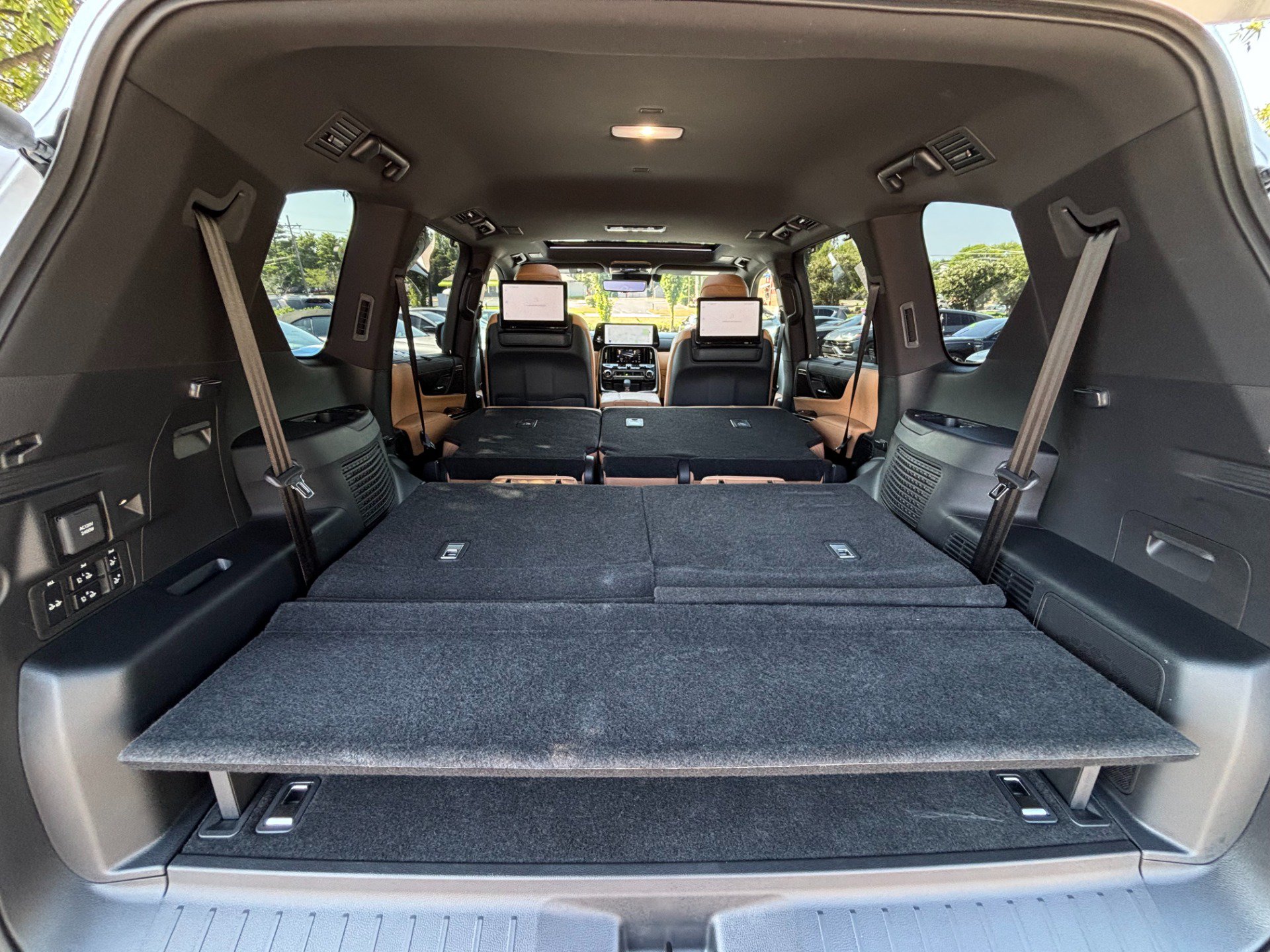 Used 2025 Lexus LX 700h Luxury w/ Appearance Package AWD/4WD image 38