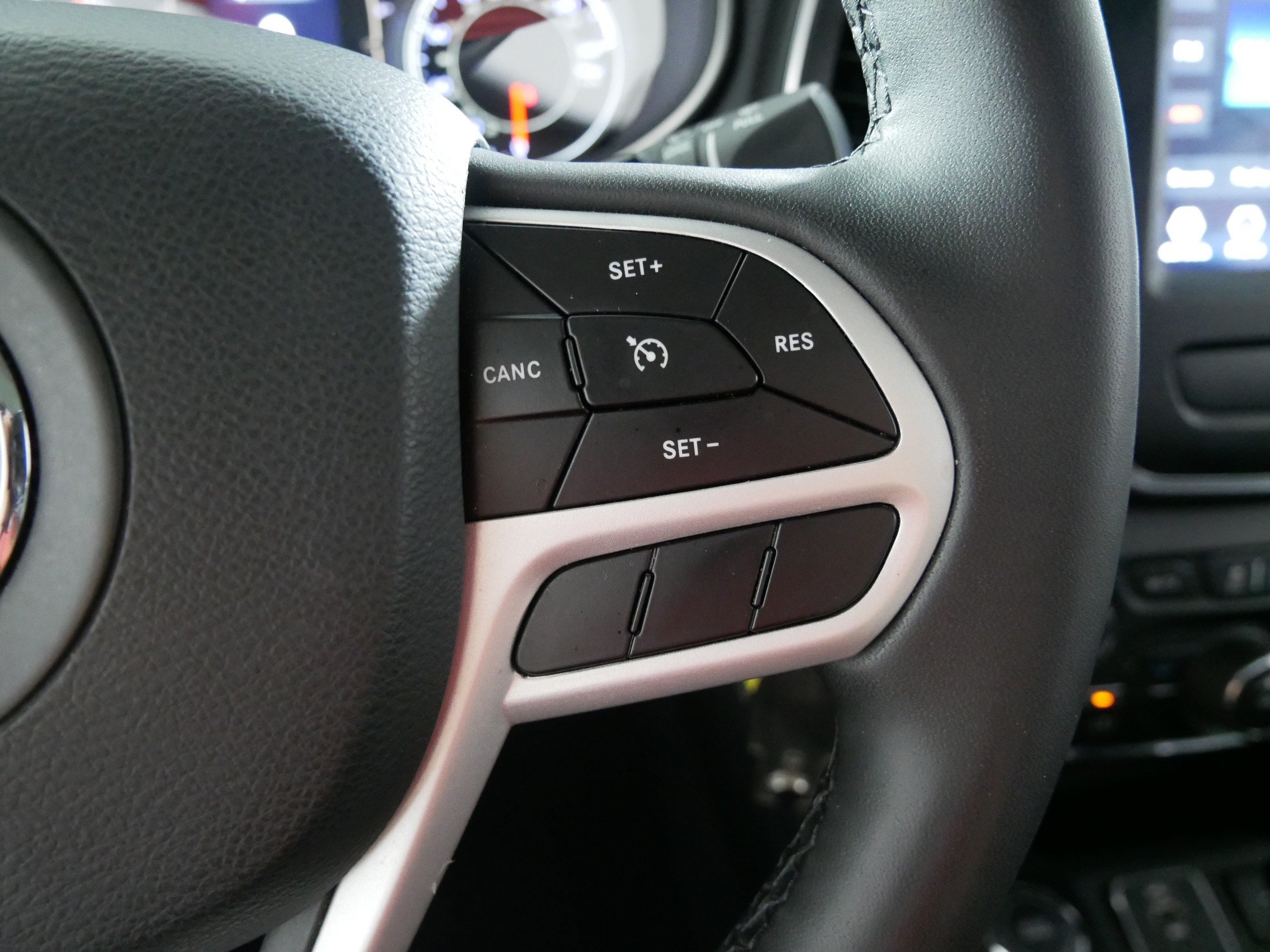 Used 2022 Jeep Cherokee Latitude w/ Sun & Sound Group AWD/4WD image 28