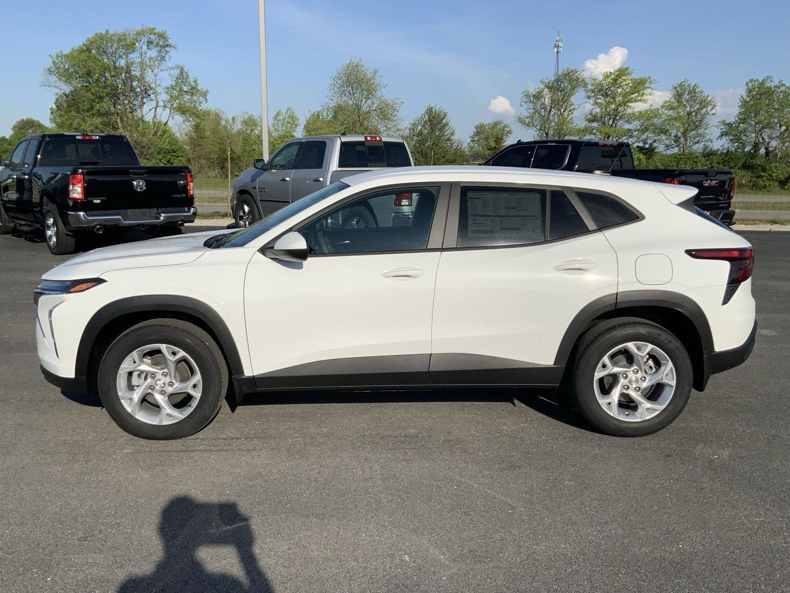 New 2026 Chevrolet Trax LS w/ LS Convenience Package FWD image 7