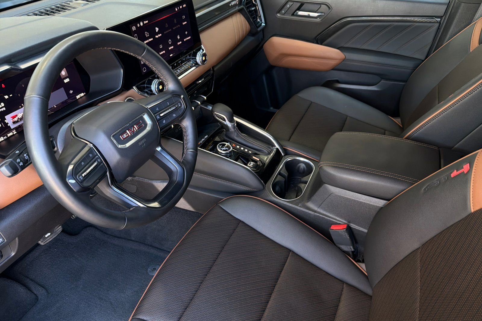 Used 2025 GMC Canyon AT4 w/ AT4 Premium Package AWD/4WD image 9