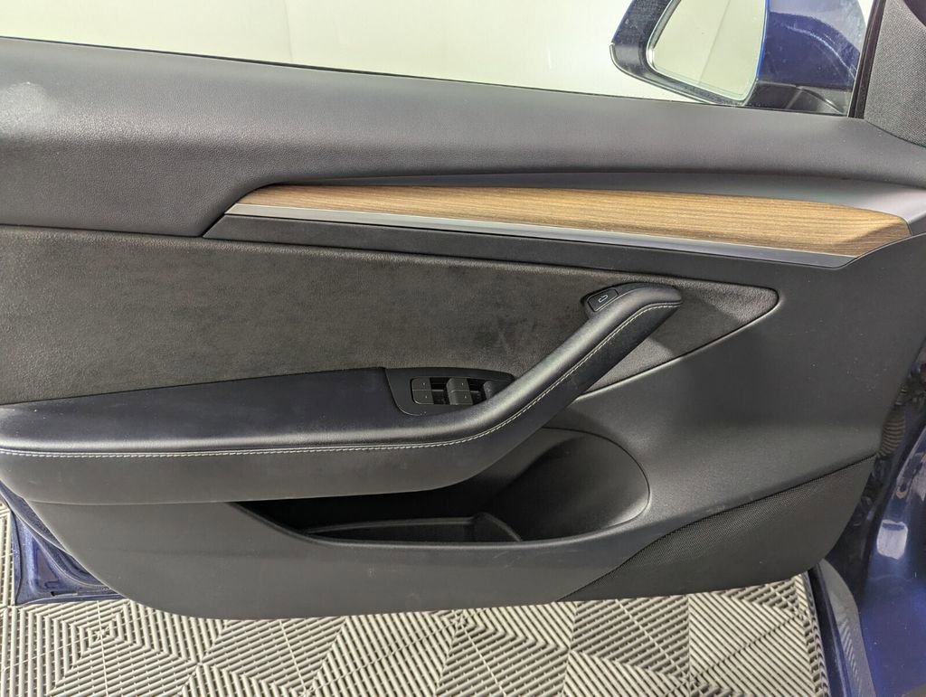 Used 2023 Tesla Model 3 Standard Range image 19