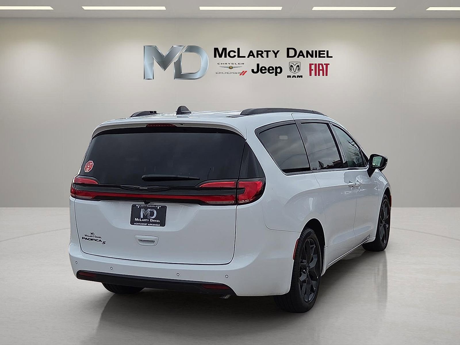 New 2026 Chrysler Pacifica Select w/ S Appearance Package FWD image 5