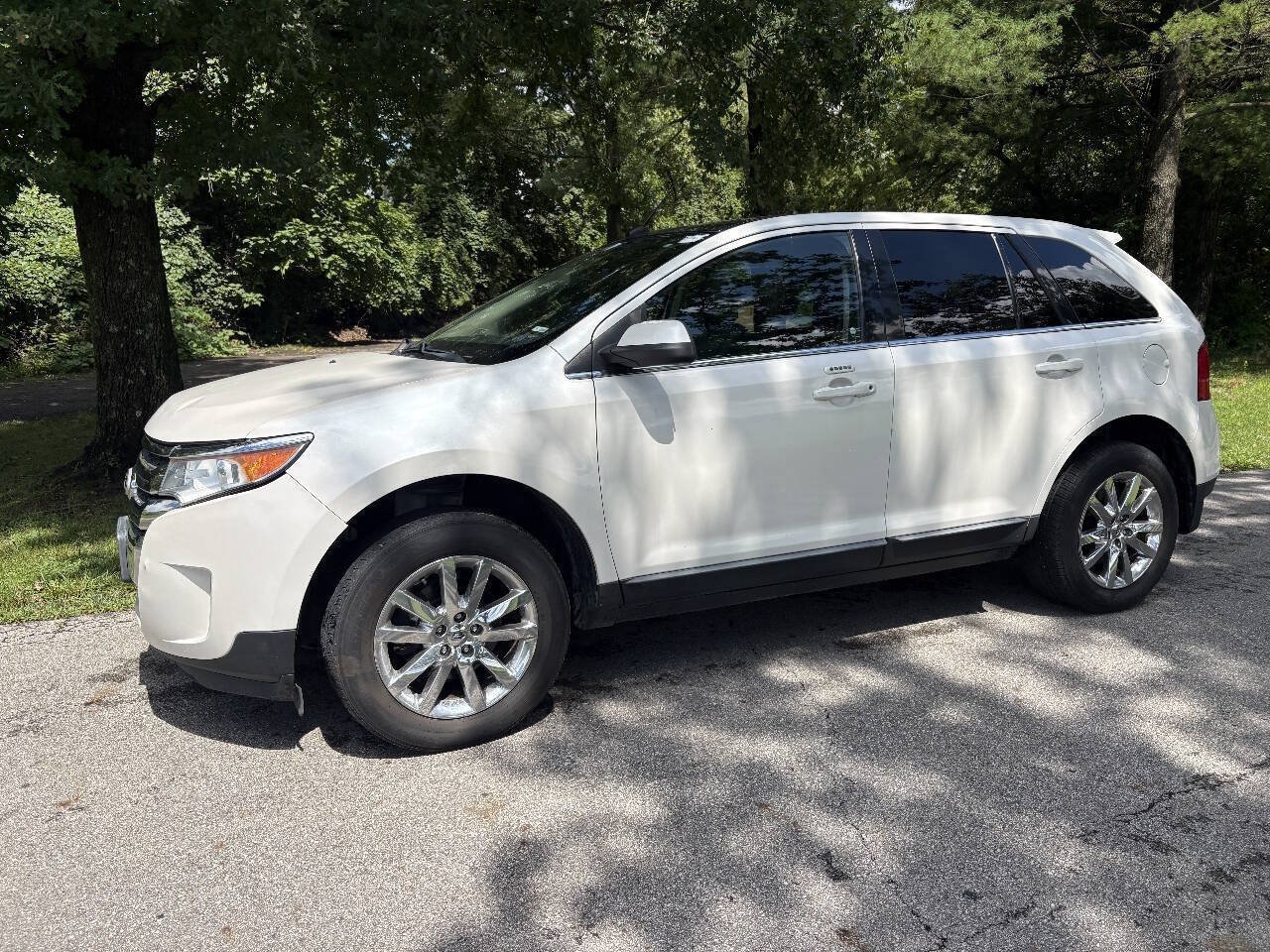 Used 2011 Ford Edge Limited FWD image 3