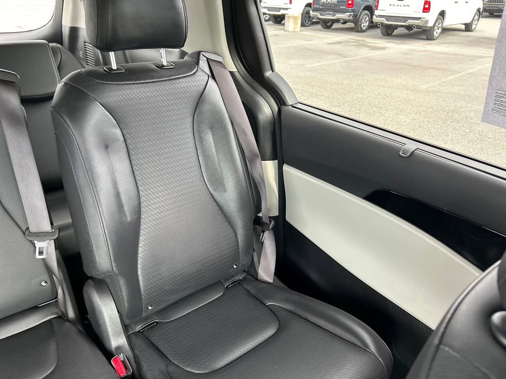 Used 2024 Kia Carnival SX Prestige image 15