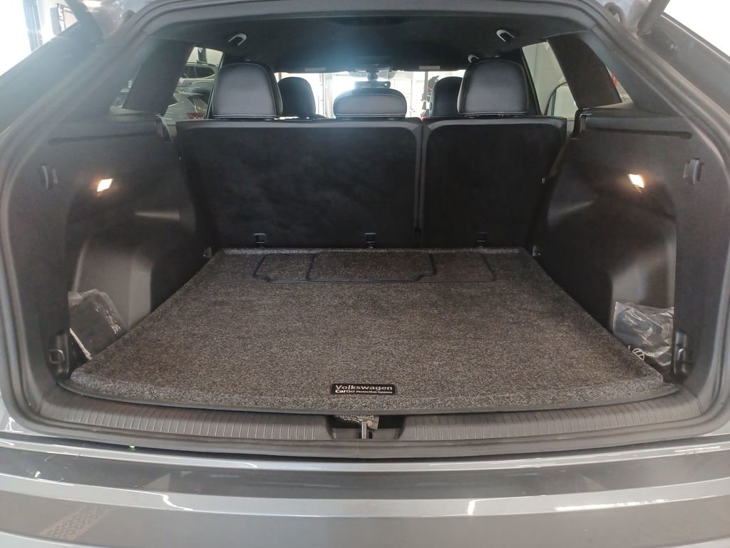 Used 2022 Volkswagen Atlas Cross Sport SE w/ Black Wheel Package image 20