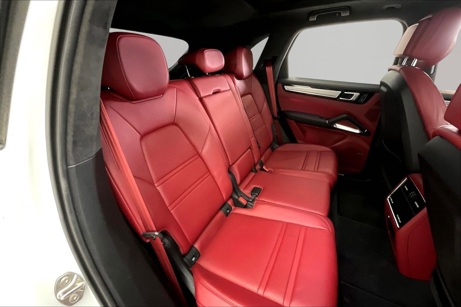 Used 2022 Porsche Cayenne Turbo AWD/4WD image 24