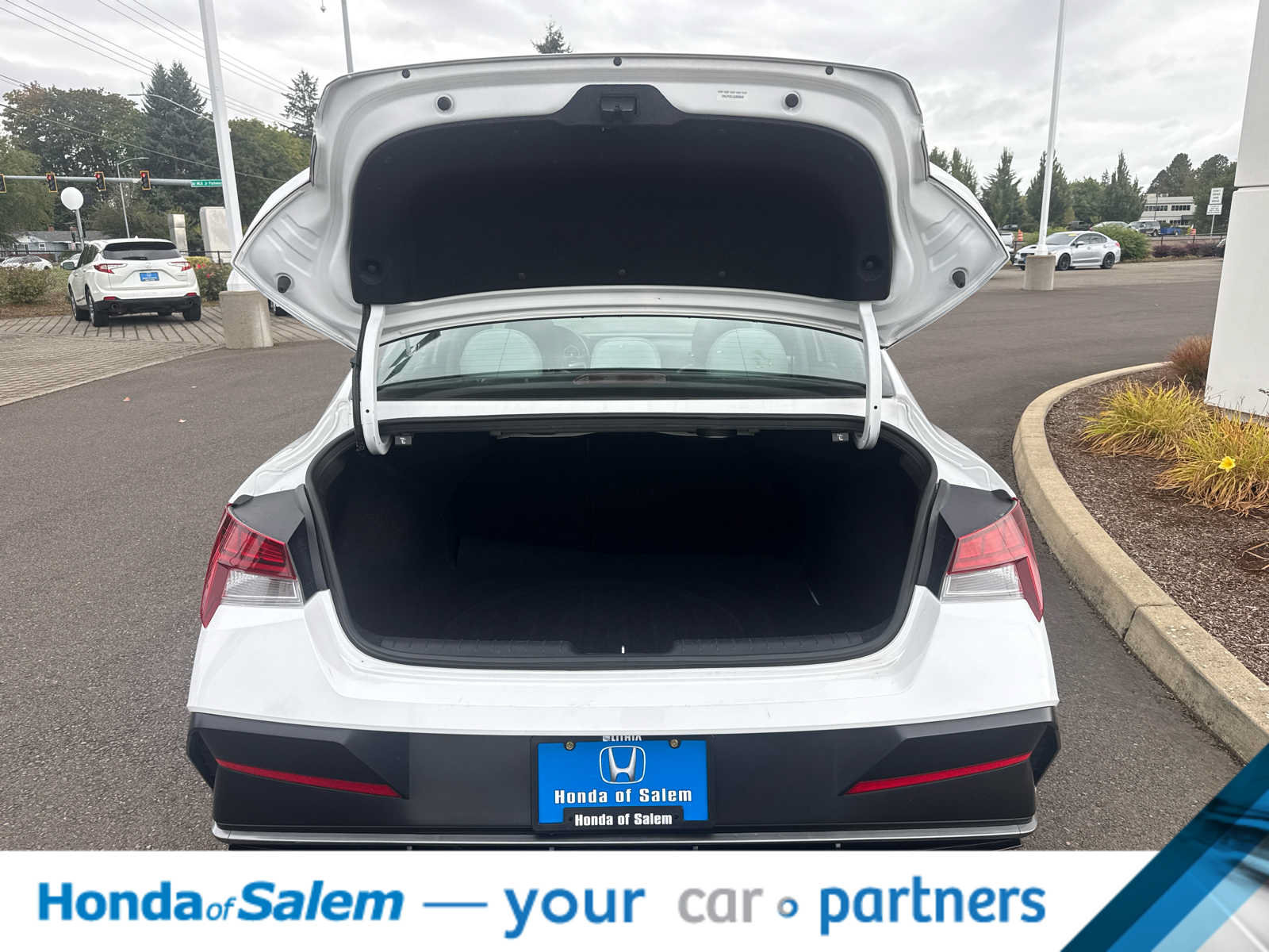 Used 2025 Hyundai Elantra Limited FWD image 19