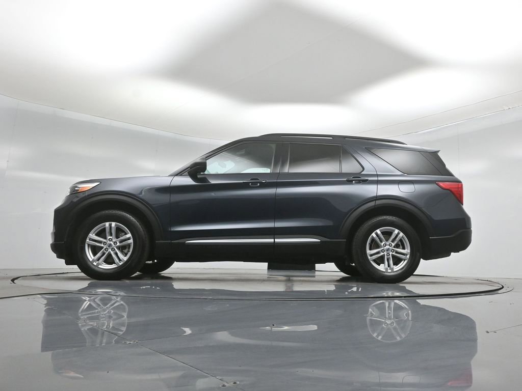 Certified 2023 Ford Explorer XLT RWD image 7