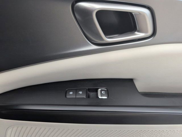 Used 2024 Kia Carnival LX image 34