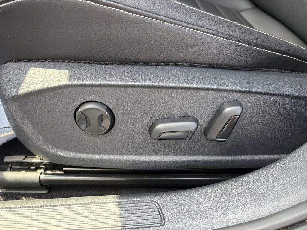 Certified 2023 Volkswagen Jetta SE FWD image 24