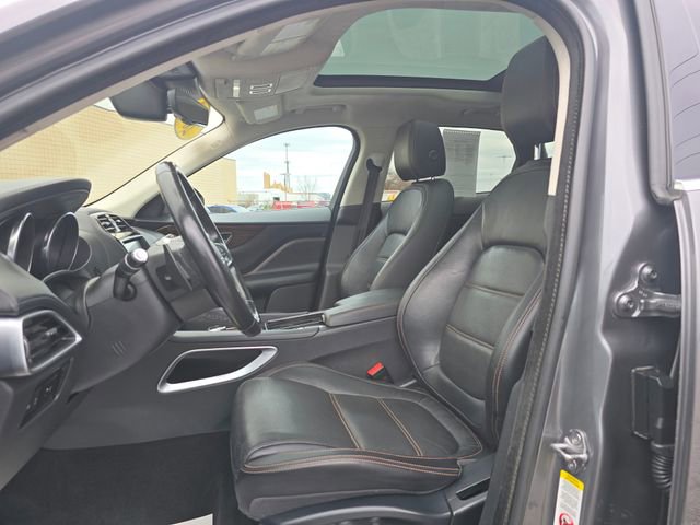 Used 2019 Jaguar F-PACE Prestige image 14