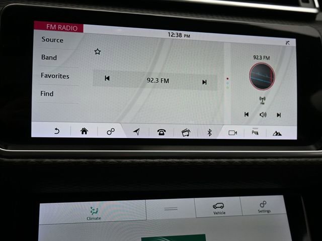 Used 2020 Land Rover Range Rover Velar R-Dynamic S image 18