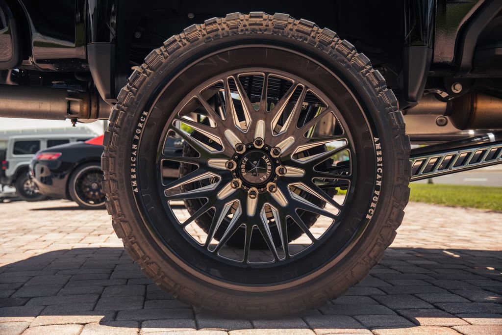 Used 2024 GMC Sierra 3500 Denali Ultimate AWD/4WD image 13