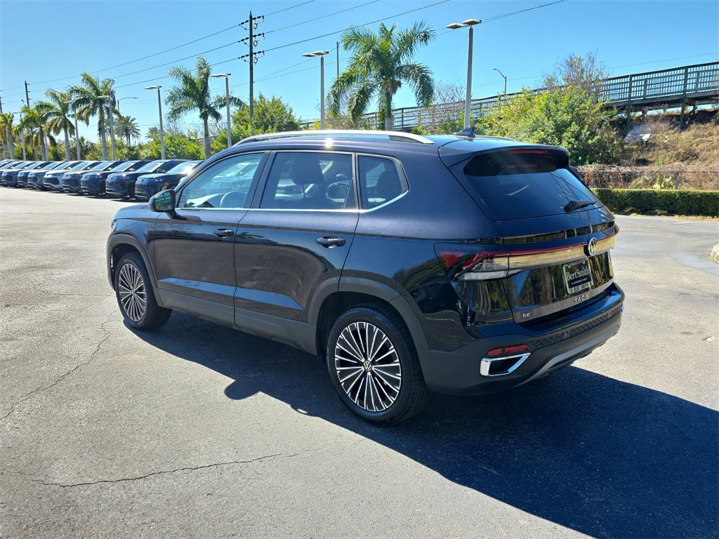 Used 2025 Volkswagen Taos SE image 4