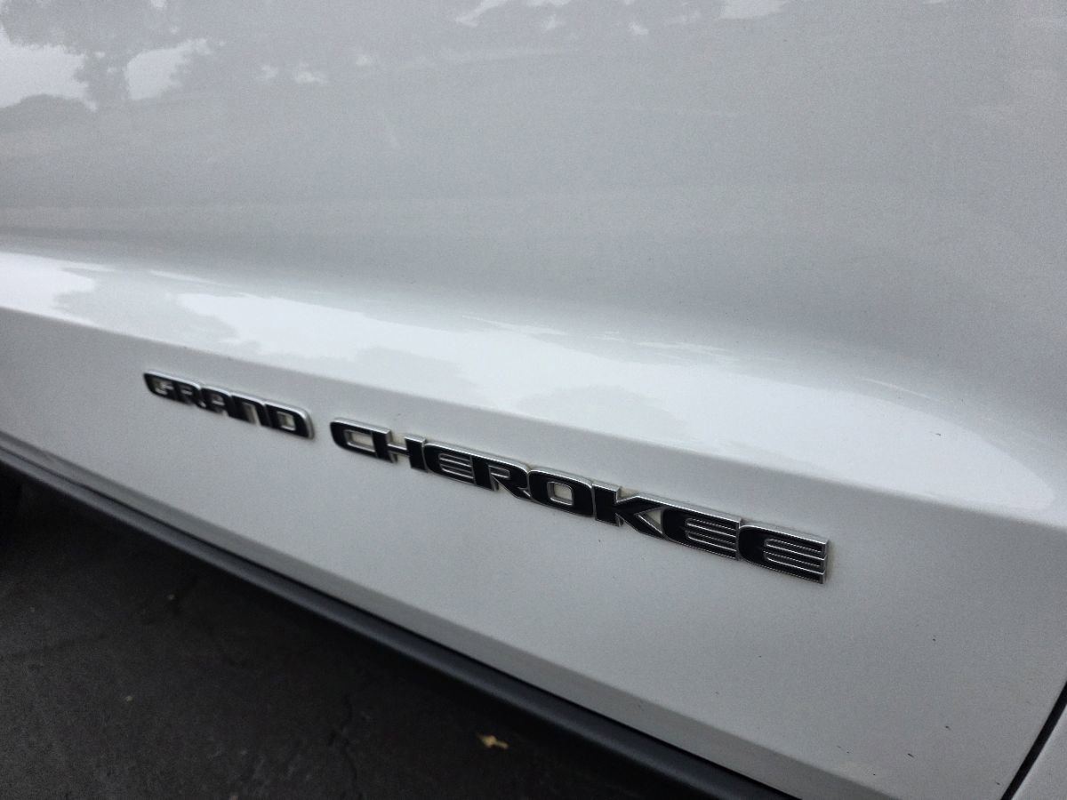 Used 2020 Jeep Grand Cherokee Laredo image 6
