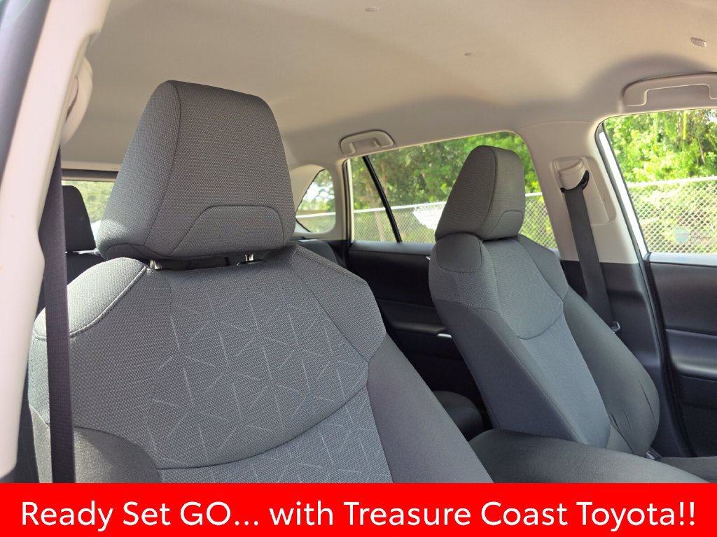 Used 2025 Toyota RAV4 XLE AWD/4WD image 16