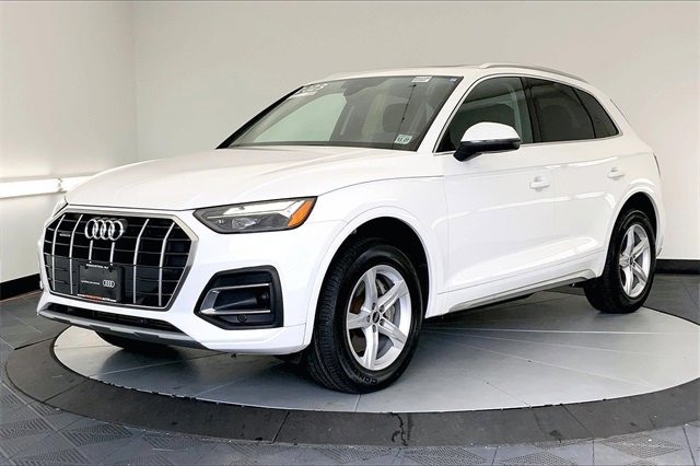 Certified 2023 Audi Q5 2.0T Premium w/ Convenience Package image 2