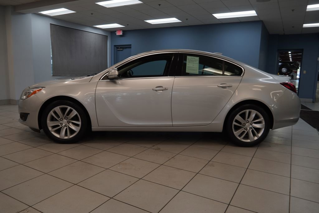Used 2016 Buick Regal FWD image 2