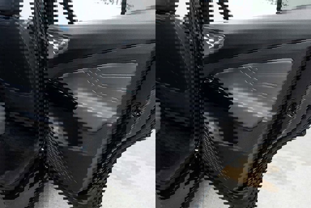 Used 2023 Volkswagen ID.4 Pro S Plus image 29