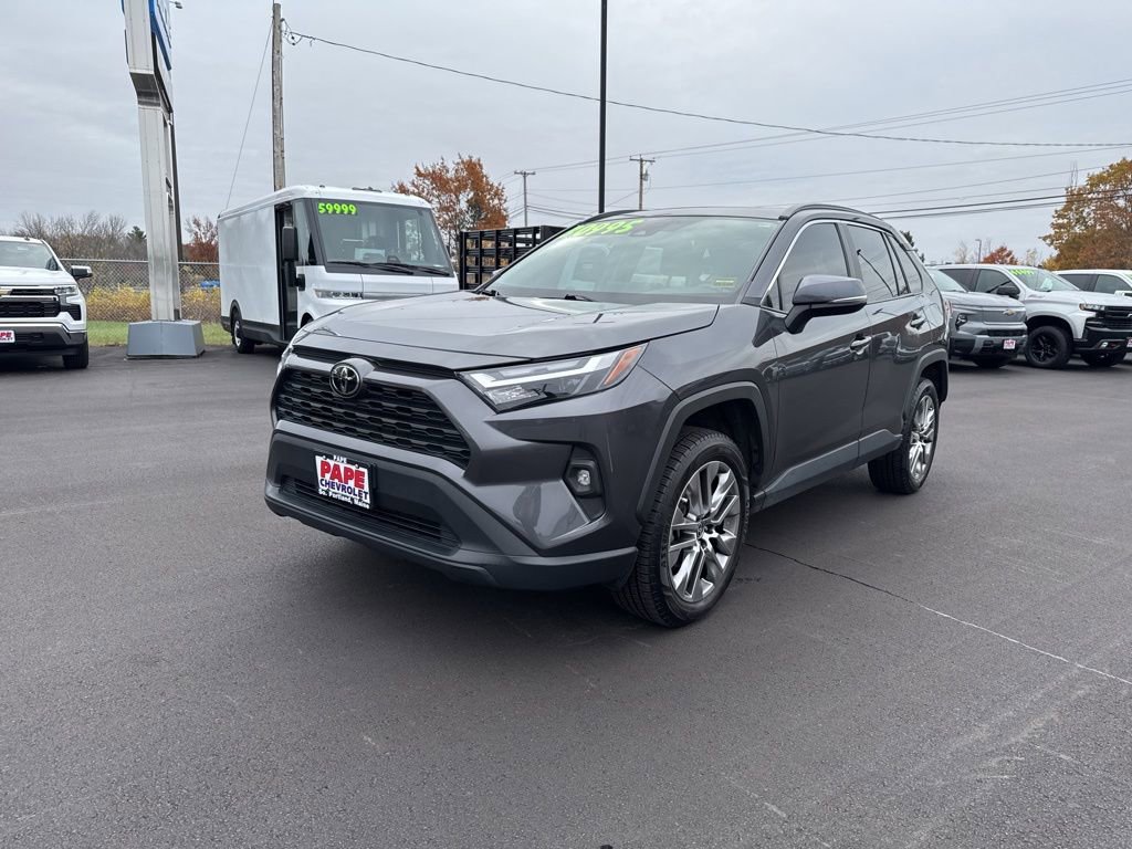 Used 2022 Toyota RAV4 XLE Premium image 8