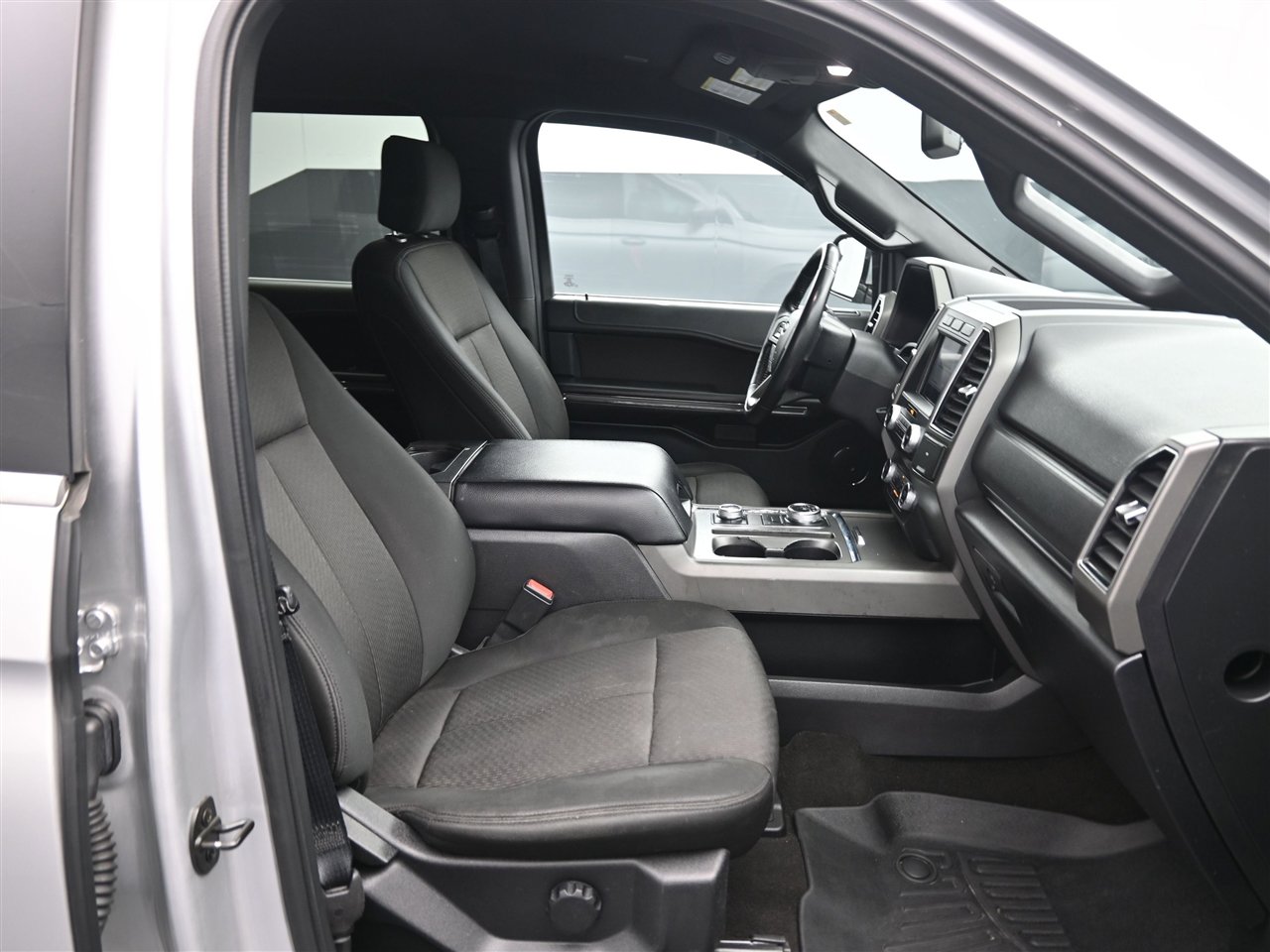Used 2019 Ford Expedition Max XLT image 9