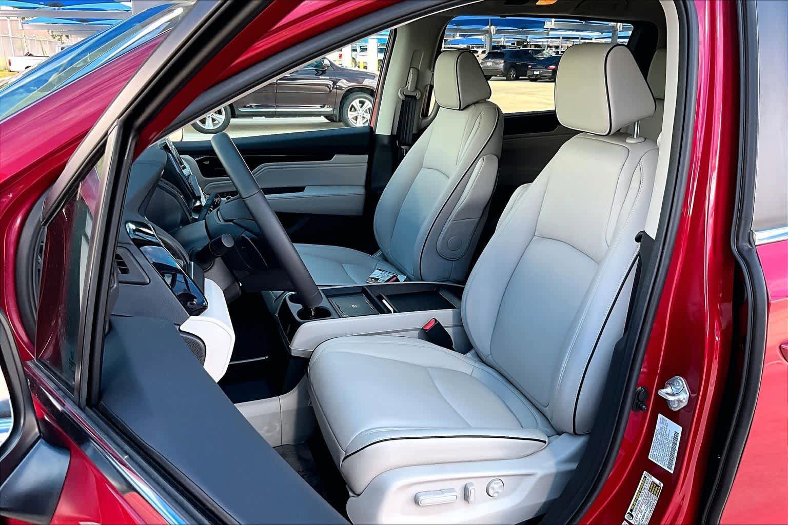 Used 2026 Honda Odyssey Touring image 8