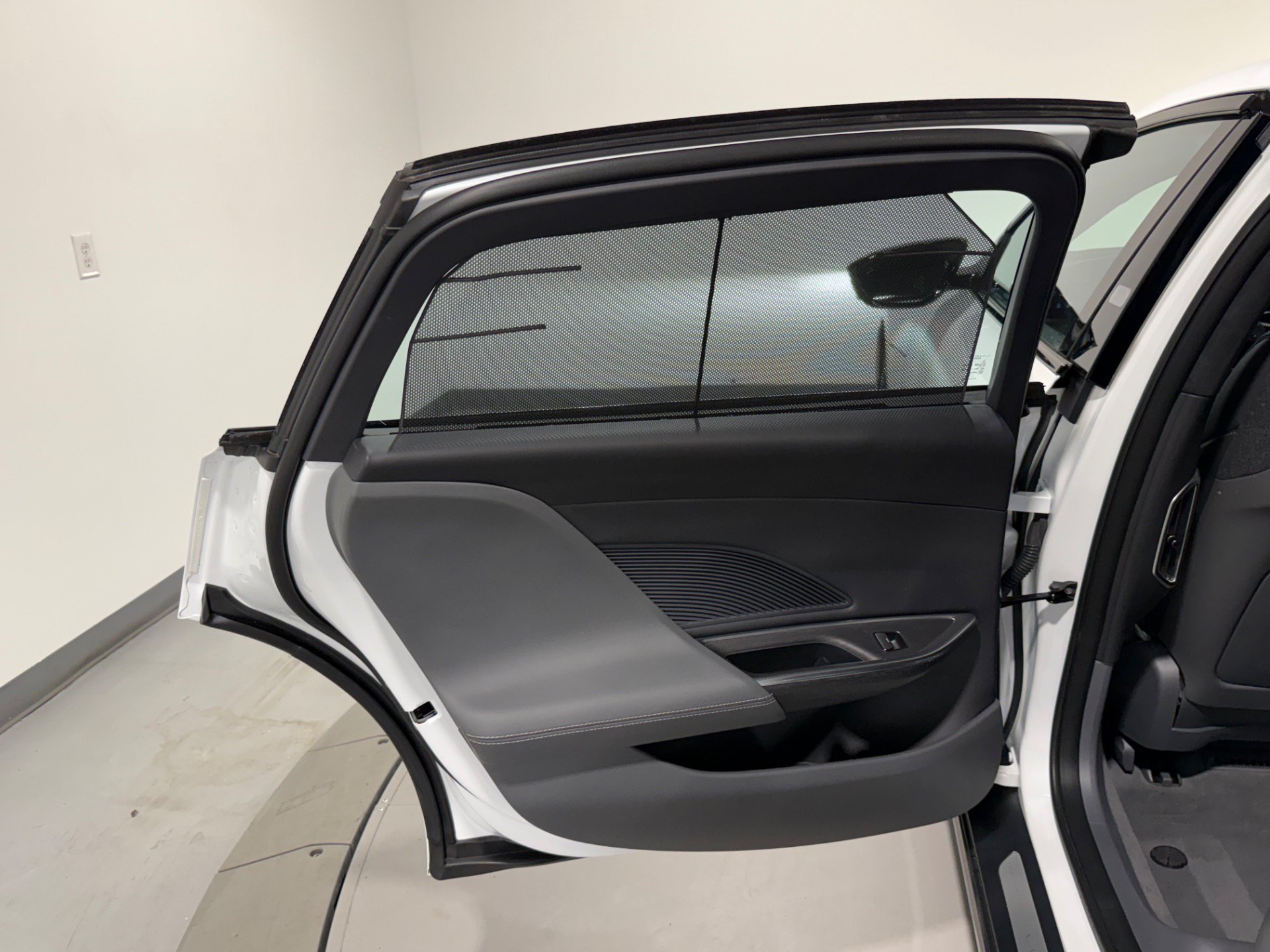 Used 2024 Lucid Air Touring AWD/4WD image 58