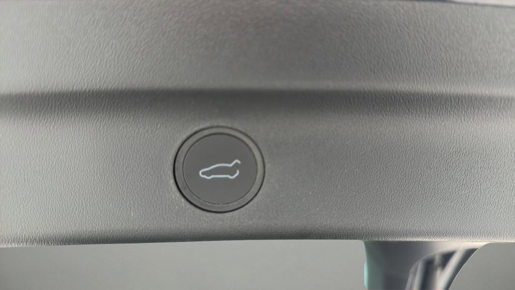 Used 2025 Tesla Model Y Long Range image 18