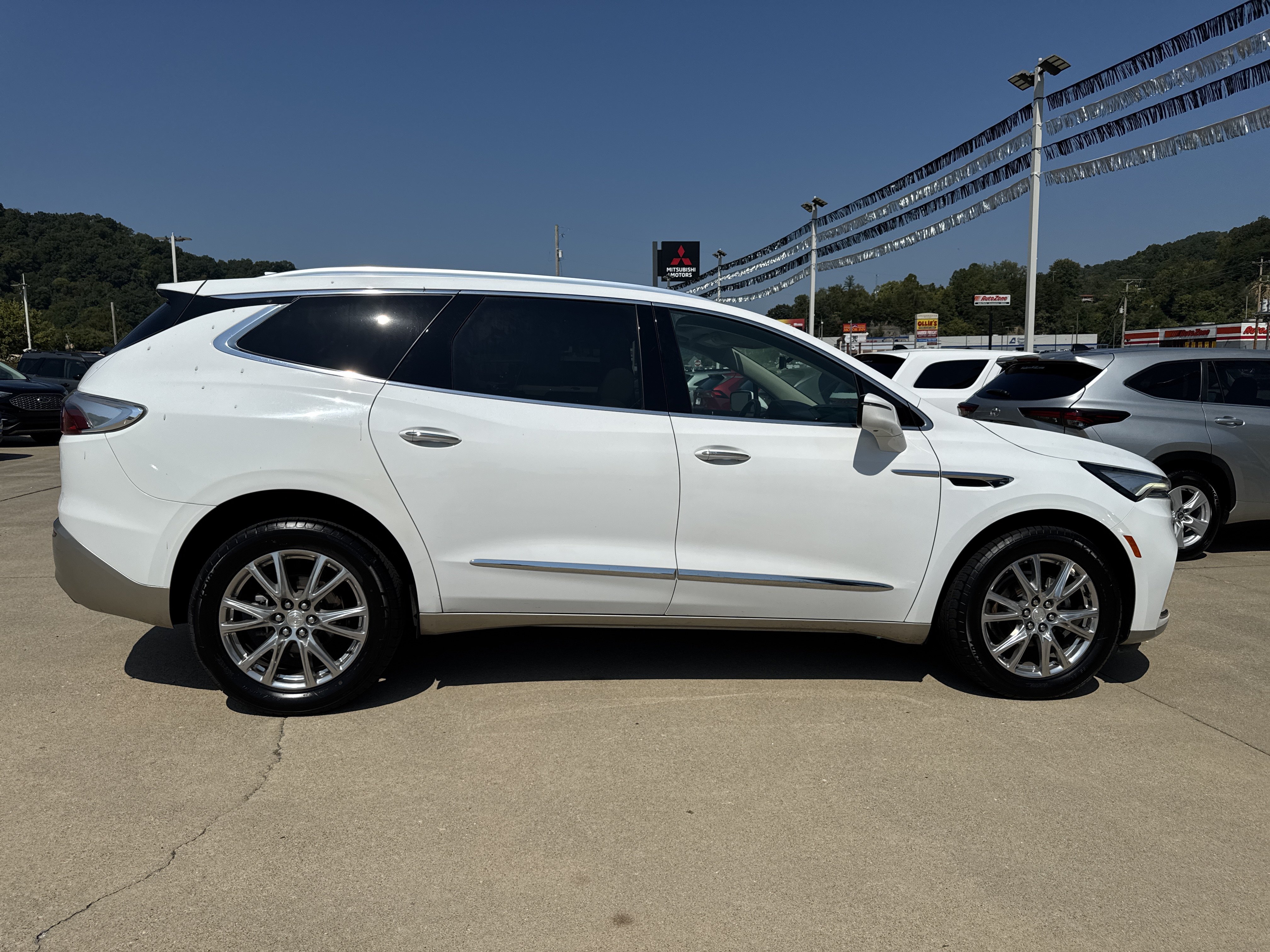 Used 2022 Buick Enclave Premium w/ Experience Buick Package AWD/4WD image 8