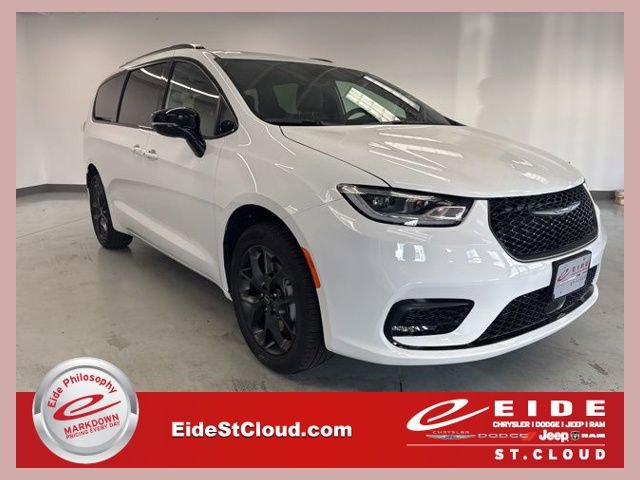 New 2026 Chrysler Pacifica Limited w/ S Appearance Package