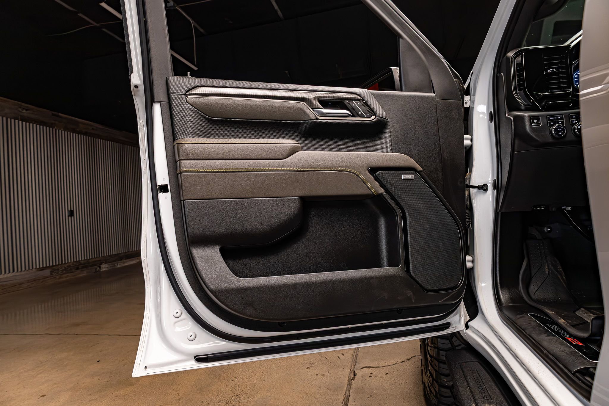 Used 2022 Chevrolet Silverado 1500 ZR2 w/ Technology Package image 30