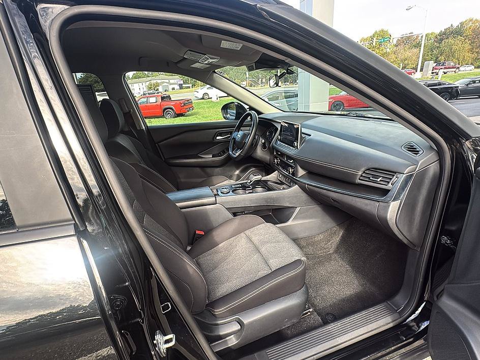 Certified 2025 Nissan Rogue SV AWD/4WD image 24