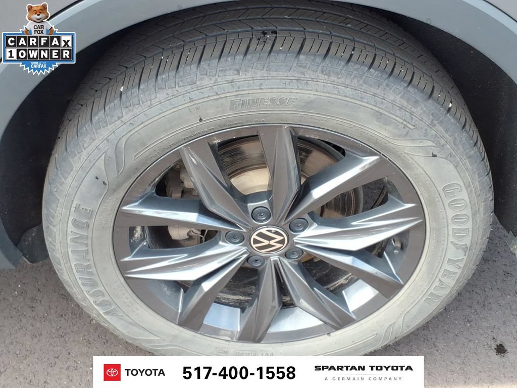 Used 2024 Volkswagen Tiguan SE AWD/4WD image 11
