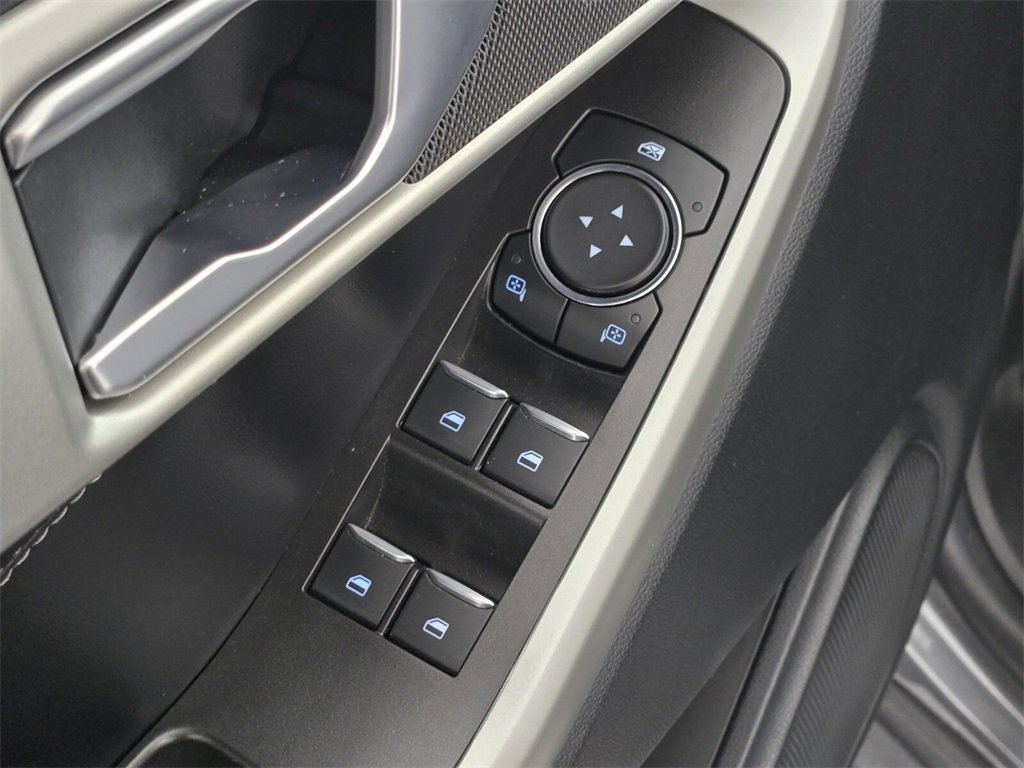 Used 2023 Ford Explorer XLT image 25