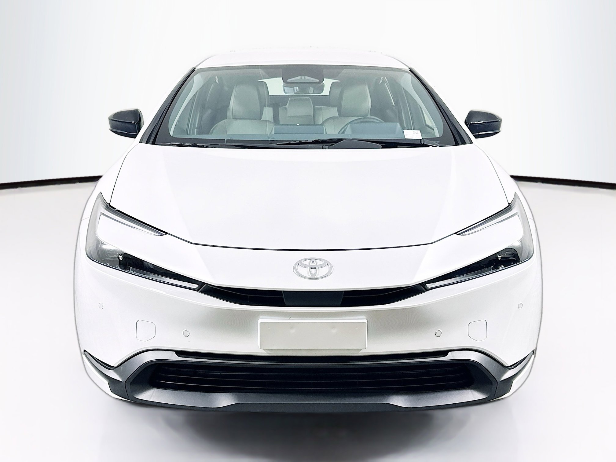 Used 2024 Toyota Prius LE image 2