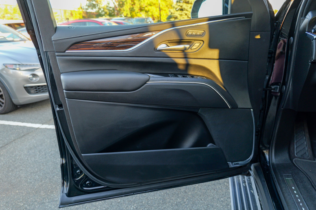 Used 2021 Cadillac Escalade ESV Premium Luxury w/ Driver Assist Tech Package AWD/4WD image 16