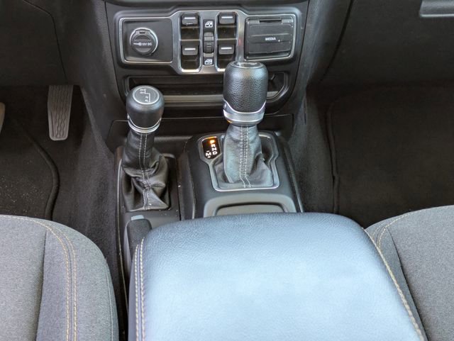 Used 2024 Jeep Wrangler Sahara image 23