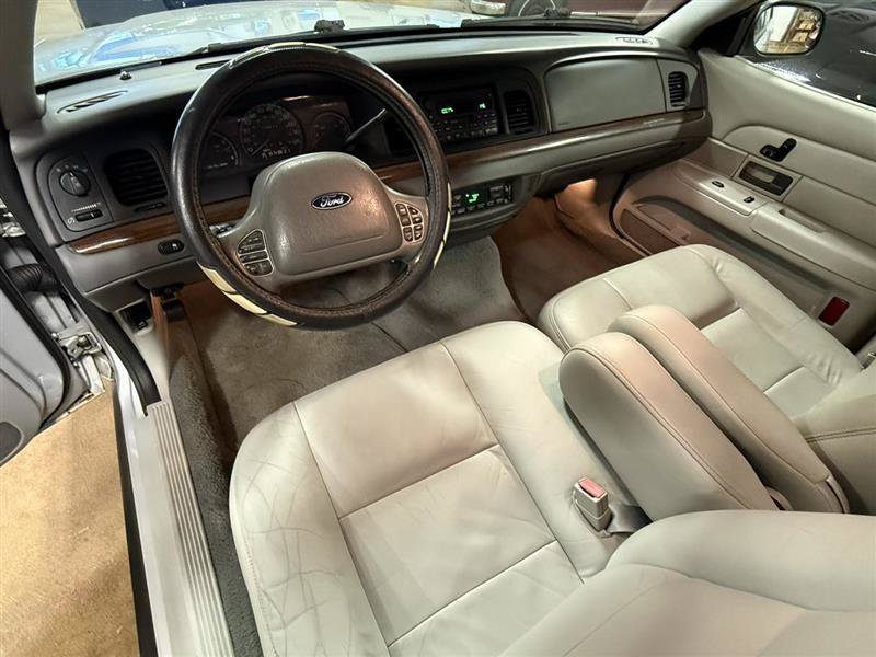 Used 2003 Ford Crown Victoria LX RWD image 14