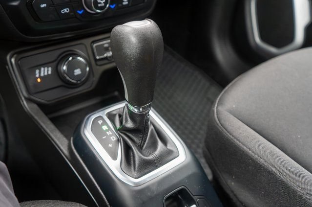 Used 2020 Jeep Renegade Latitude w/ Cold Weather Group AWD/4WD image 30