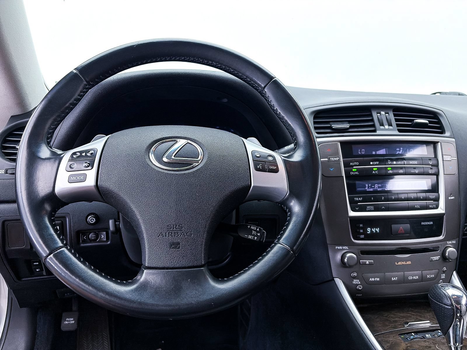 Used 2013 Lexus IS 250C w/ Luxury Pkg RWD image 3