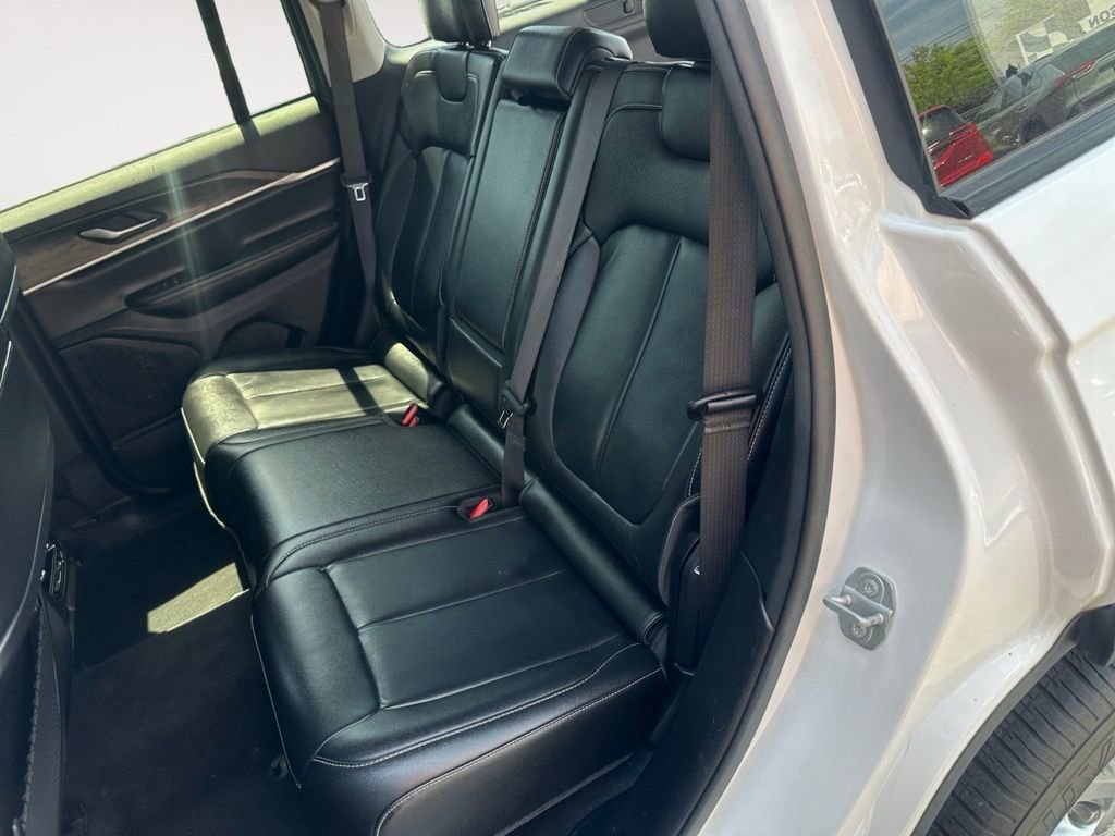 Used 2023 Jeep Grand Cherokee Limited w/ Luxury Tech Group II RWD image 11