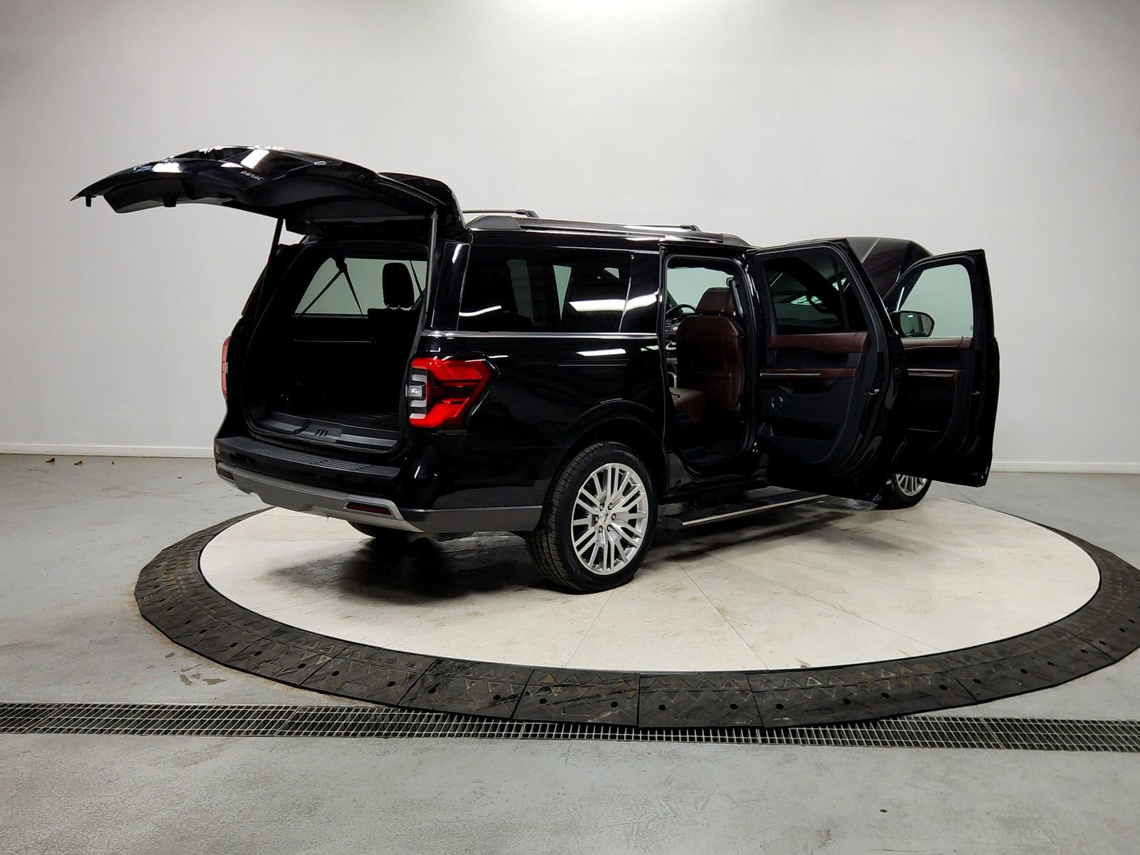 Used 2024 Ford Expedition Max Limited image 15