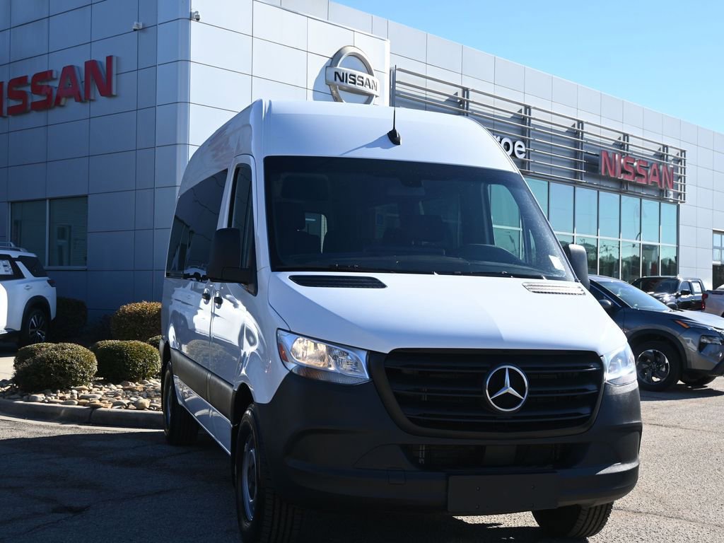 Used 2024 Mercedes-Benz Sprinter 2500 image 2