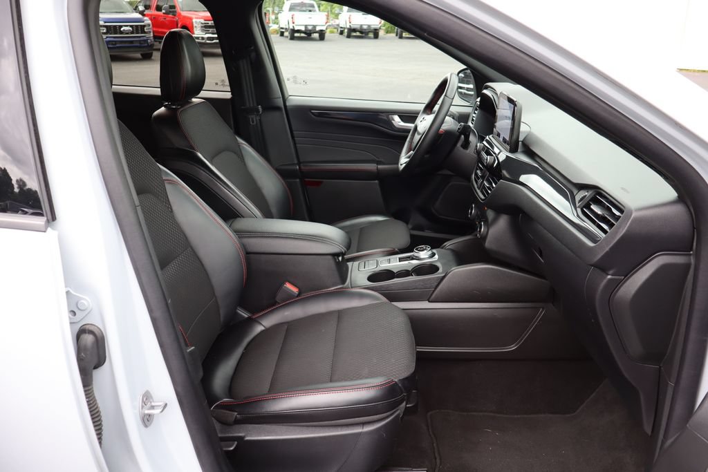 Used 2025 Ford Escape ST-Line Select AWD/4WD image 31