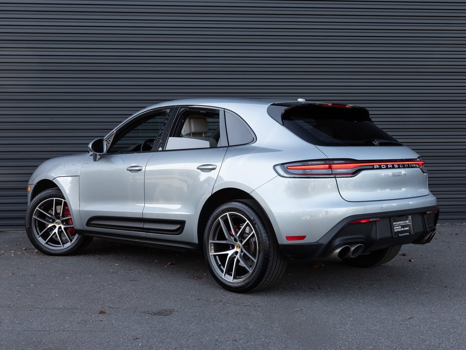 Used 2023 Porsche Macan S image 3