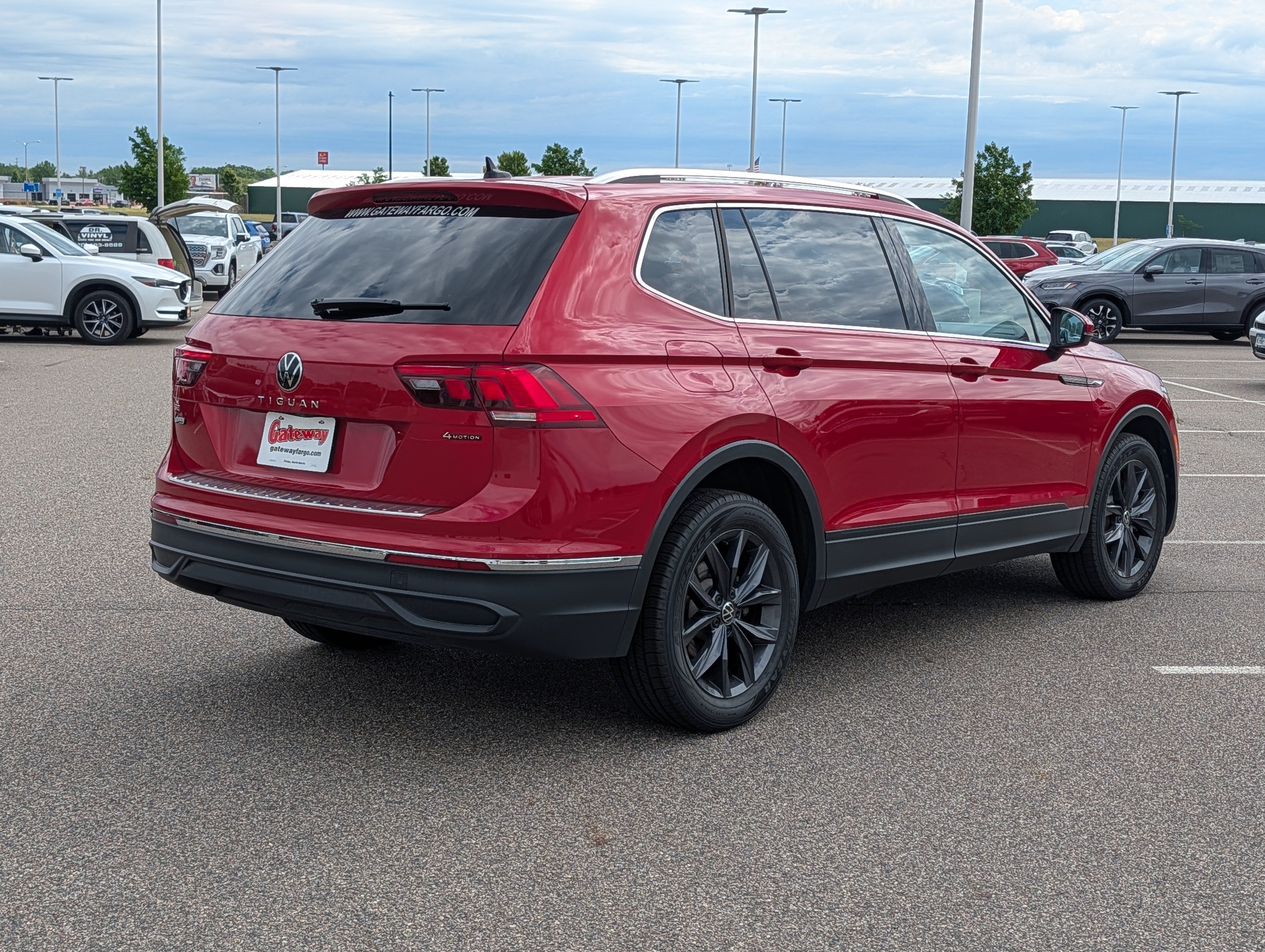 Used 2022 Volkswagen Tiguan SE AWD/4WD image 4