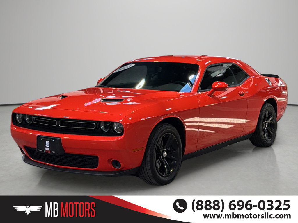 Used 2023 Dodge Challenger SXT RWD image 1