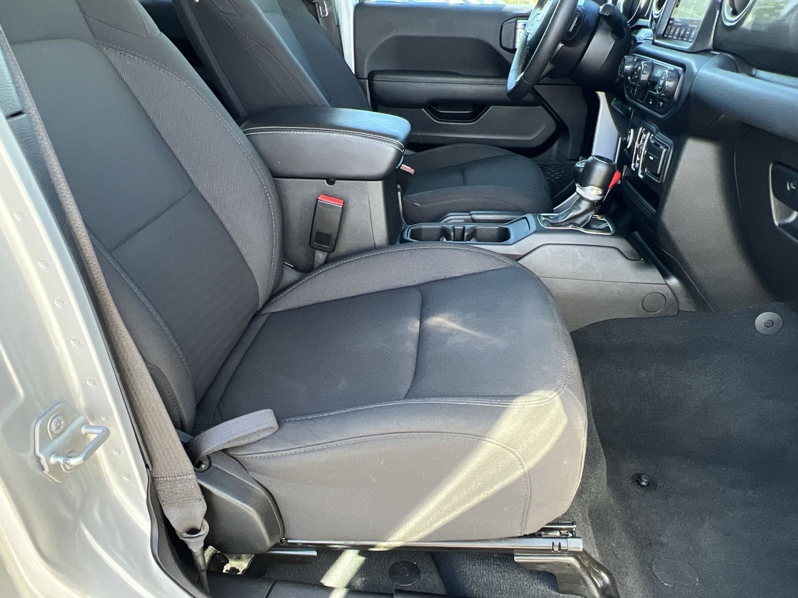 Used 2023 Jeep Gladiator Overland image 30