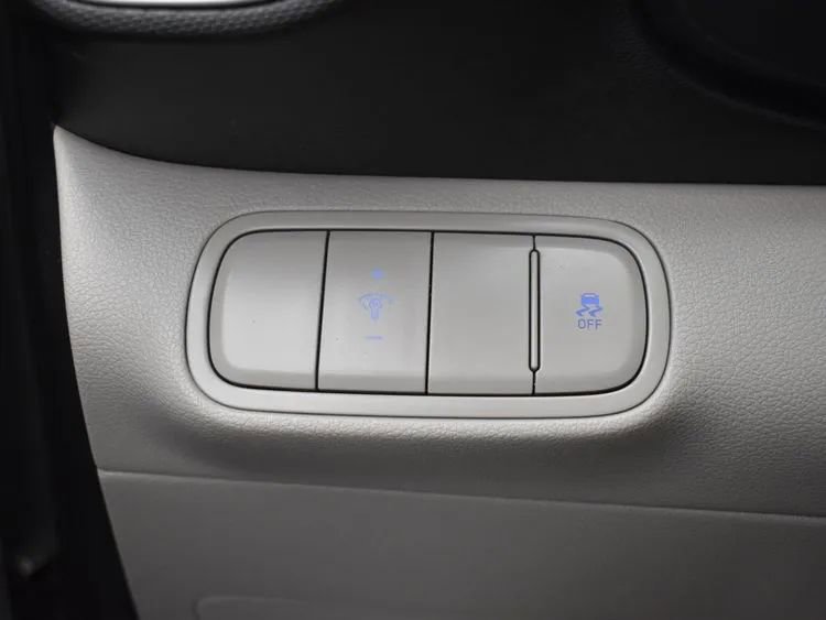 Used 2025 Hyundai Venue SEL image 23