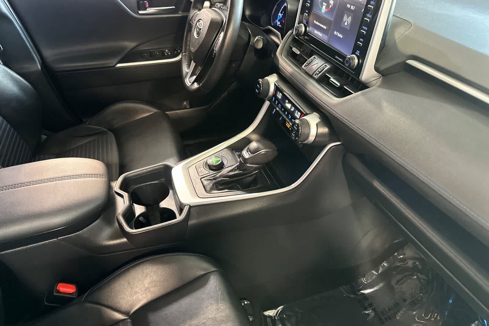 Used 2019 Toyota RAV4 XSE w/ XSE Weather Package AWD/4WD image 19
